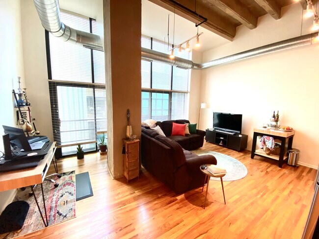 Foto del edificio - 1645 W Ogden Ave