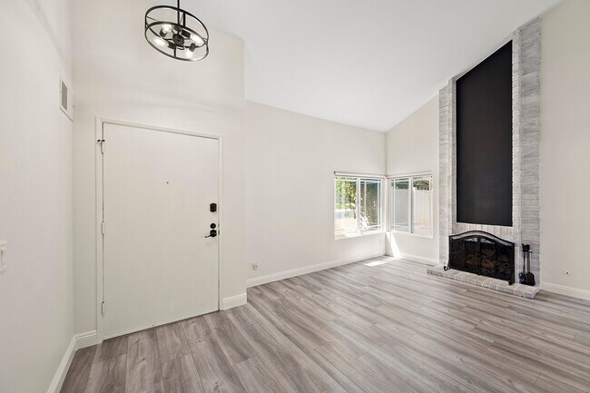 Foto del edificio - 10518 Pine Grove St