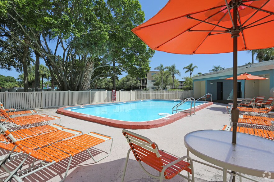 Emerald Pointe Apartment Homes Rentals Saint Petersburg, FL