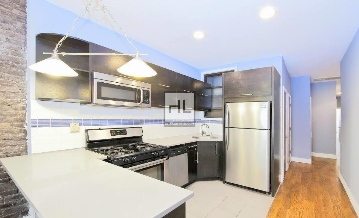 Building Photo - Spacious Three Bedroom- Bed Stuy