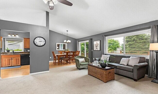 Building Photo - 18890 Barrington Dr