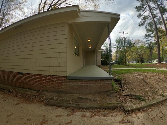 Building Photo - 319 E Northside Dr