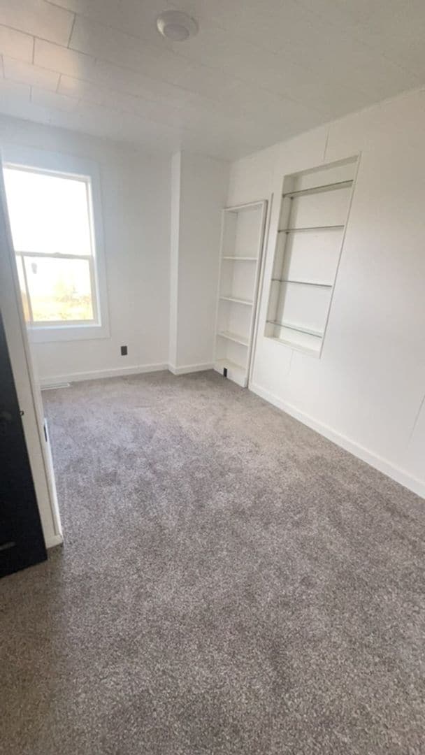 Building Photo - 4 Bedroom Single Family Home Available!