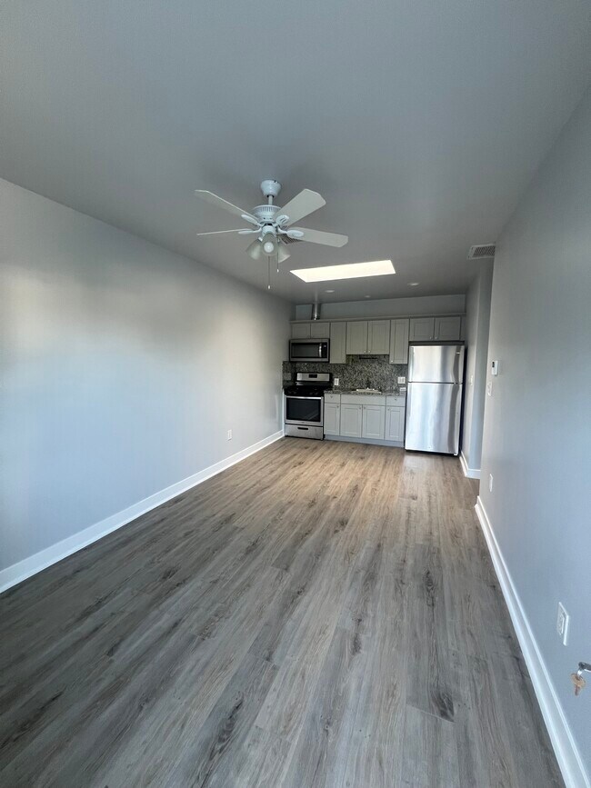 Foto del edificio - 8857 Comanche Ave