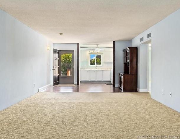 Building Photo - 1212 NE 14th Ct