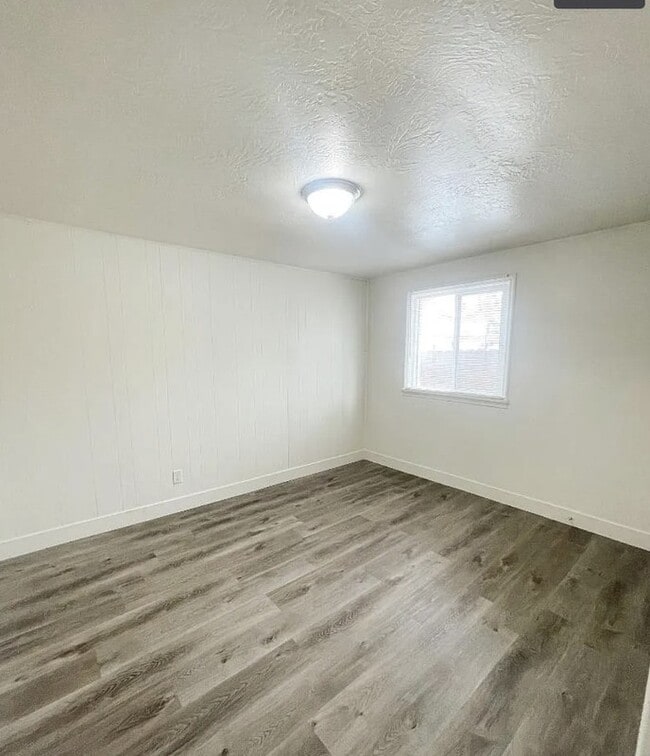 Building Photo - 31 W 1600 N