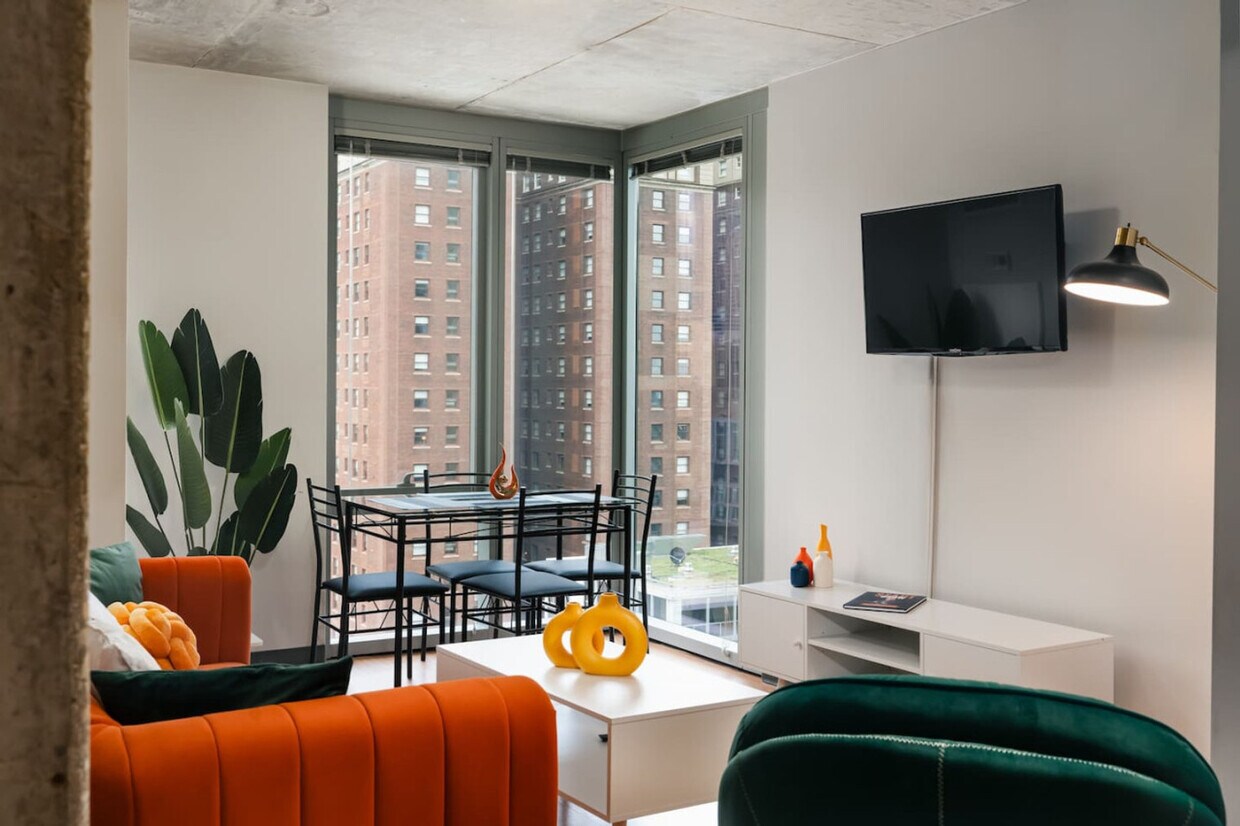 Foto principal - 829 S Wabash Ave