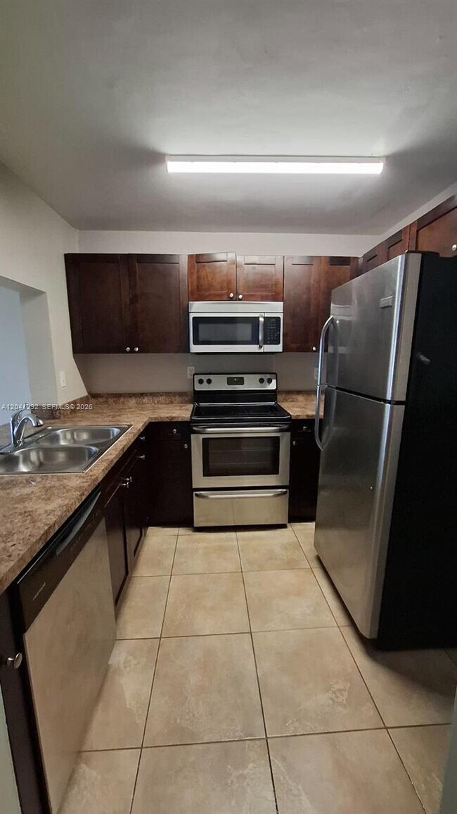 Foto del edificio - 496 NW 165th St