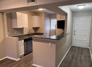 Building Photo - 923 Vance Jackson Rd