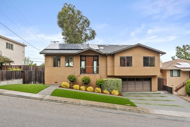 Building Photo - 1002 Crestview Dr