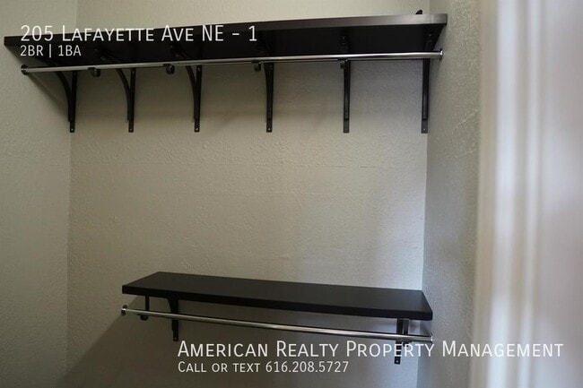 Building Photo - 205 Lafayette Ave NE