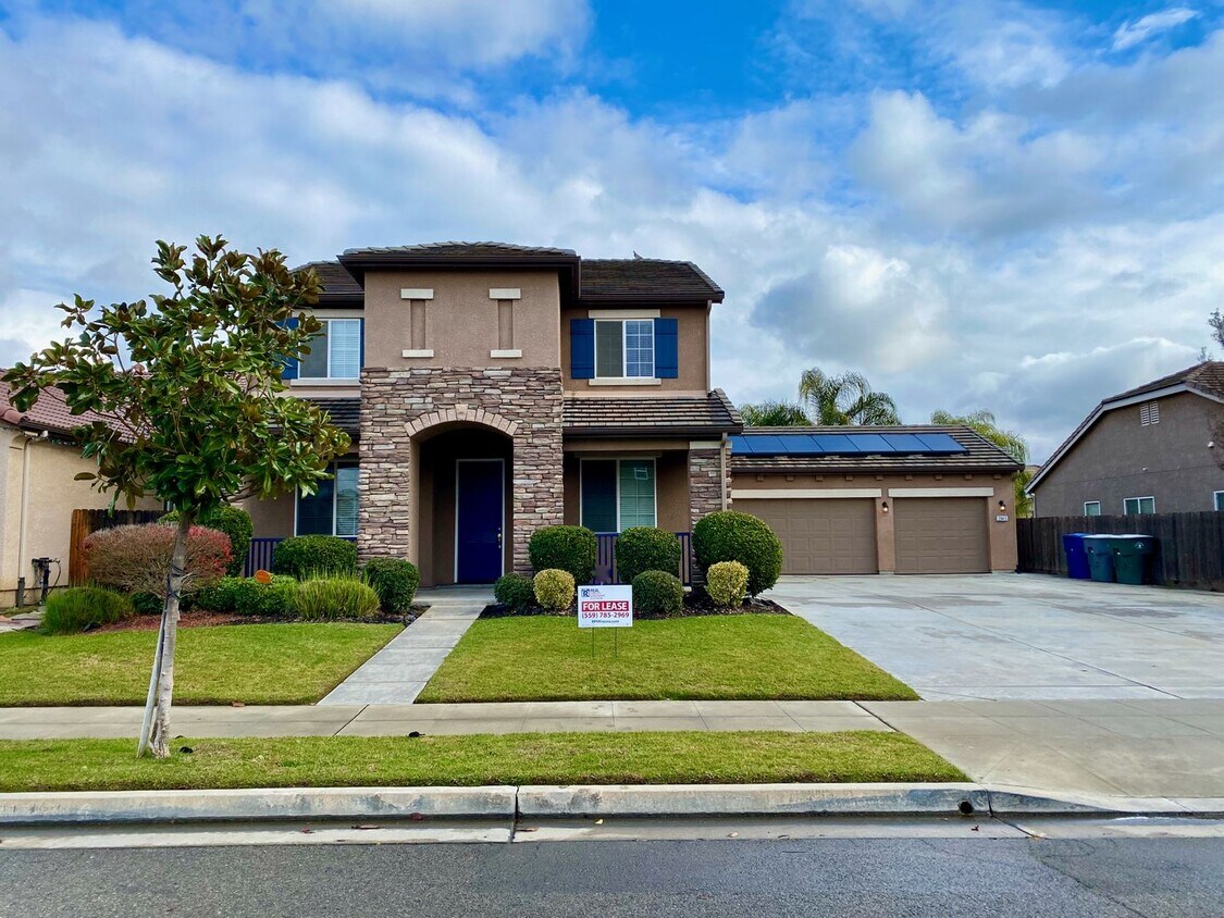 3,100, Beautiful 4 /3 Home with 36 Solar... House Rental in Clovis