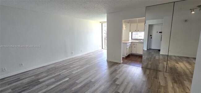 Building Photo - 17011 N Bay Rd