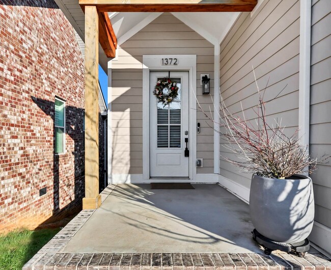 Foto del edificio - 1372 Hicks Edgen Rd