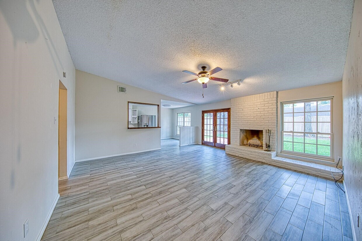 Building Photo - 22411 Elsinore Dr