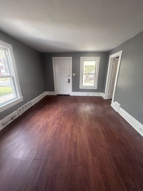 4704 Behrwald Ave Cleveland, OH 44144 – photo 3