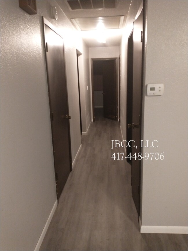 Building Photo - 1105 N Clay St