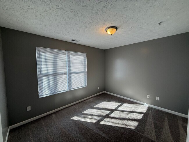 Foto del edificio - 13104 Fairington Ridge Cir