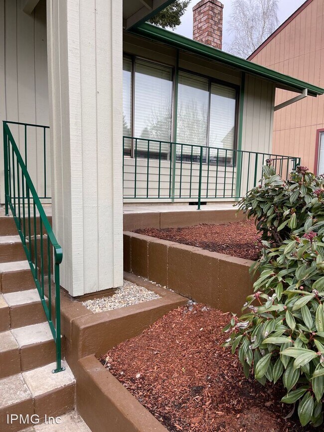 Building Photo - 4 br, 2.5 bath House - 736 Edgemont Way