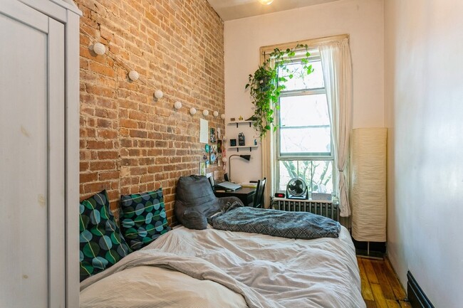Foto del edificio - 943 E 156th St