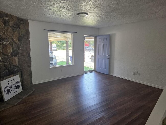 Building Photo - 635 Sinclair Dr