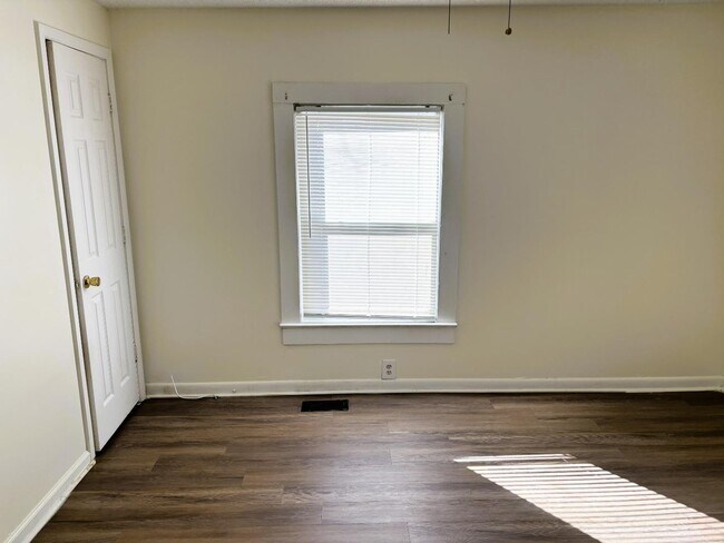 Foto del edificio - 118 Nat Barber Ave