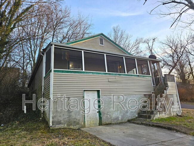 Photo - 2400 Center Ave SE House