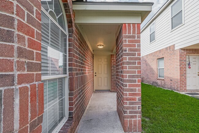 Foto del edificio - 12230 Hawthorne Hill Cir
