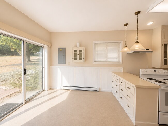 Building Photo - 9314 N Mountain View Ln