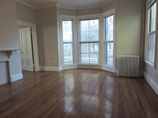 Building Photo - 13 Pleasant St