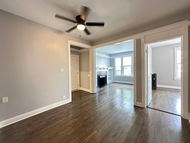 Building Photo - 1251 W Rosemont Ave