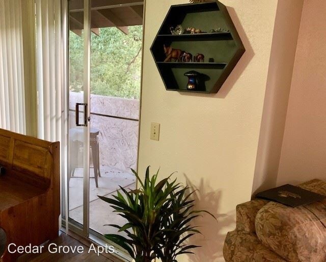 Foto del edificio - 2 br, 1 bath Apartment - 1865 East 8th Street