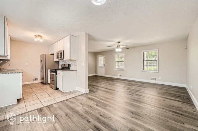 Building Photo - 5700 Tracy Drive SE