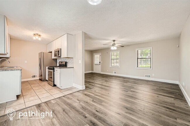 Foto del edificio - 5700 Tracy Drive SE