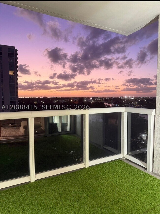 Foto del edificio - 1861 NW S River Dr