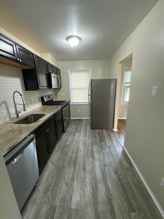 Building Photo - 8565 Gradien Dr