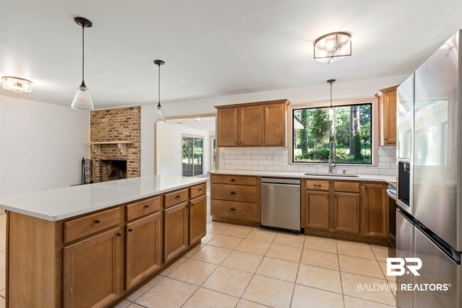 Building Photo - 167 Rolling Hill Dr