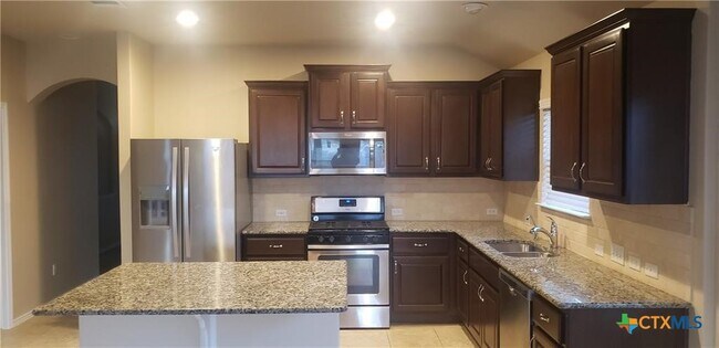 Building Photo - 117 Sawtooth Dr
