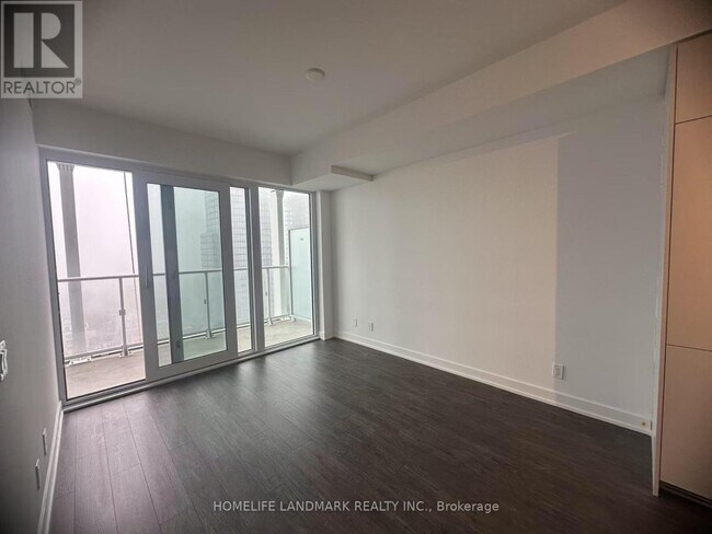 Photo du bâtiment - 88 Queen St E