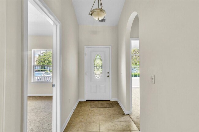 Foto del edificio - Better Than New 3 Bed/2 Bath Townhome in Stone Lake