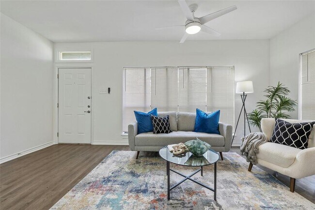 Foto del edificio - 915-22nd 1/2 W 22 1/2 St