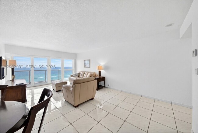 Foto del edificio - 6767 Collins Ave