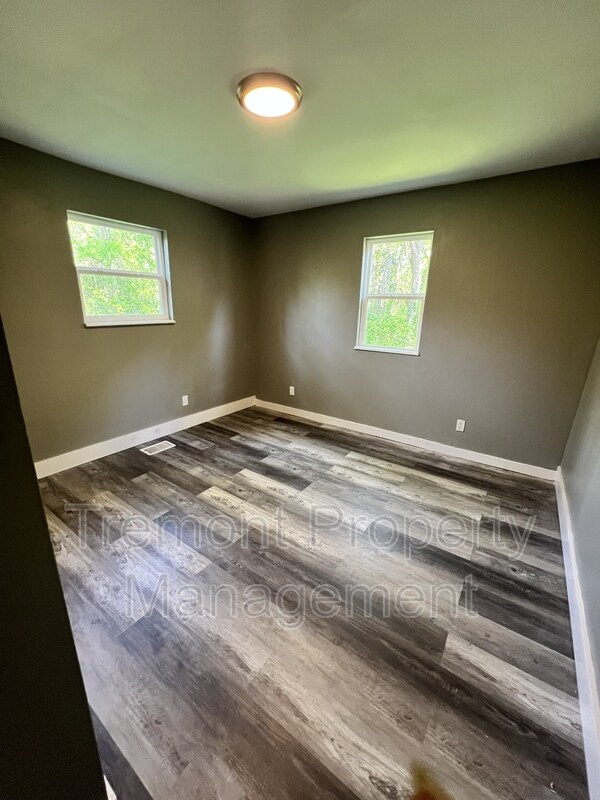 Building Photo - 2737 Harrison Pike