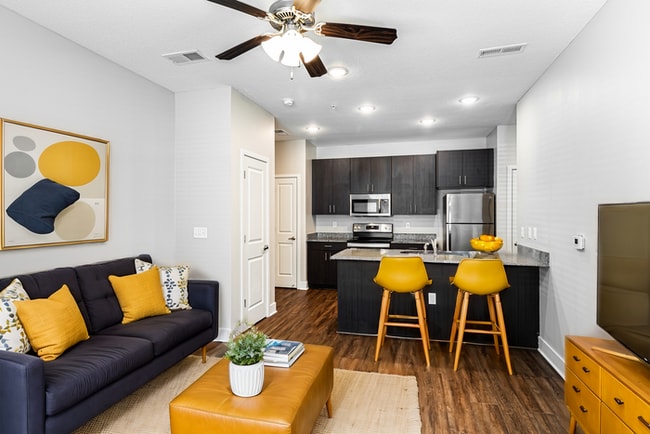 Foto del edificio - Brighton Crossing - 3rd Floor - Upgraded Elegance, Everyday Comfort