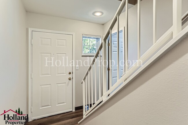 Building Photo - Cozy Single-Family 2 Beds, 2.5 Baths!!! **...