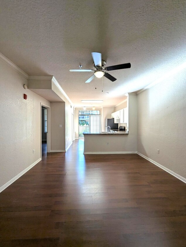 Primary Photo - 1x1 Updated 3rd floor unit with balcony, n...