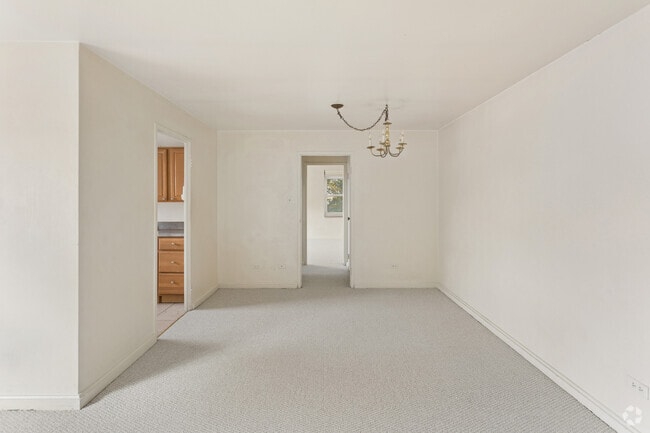 1BR, 1BA - 700SF - Dining Room - Tiffany Place