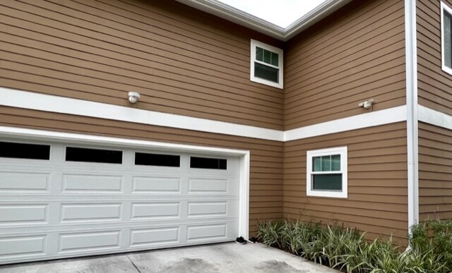 Exterior_Garage - 596 N Mar Vista Ave
