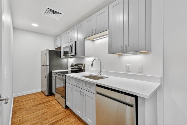 Foto del edificio - 1624 Lonsdale Ave