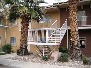 Building Photo - 700 N Main St